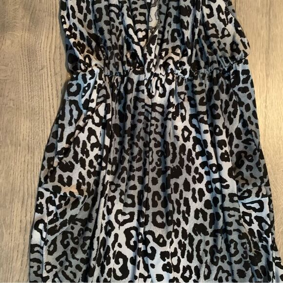 Leopard Halter Jumpsuit XS Stretch Fabric Black white Super Cute No tags. - Picture 10 of 14